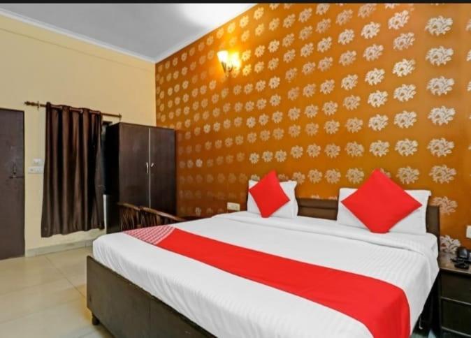 The Hotel Grace Place Inn New Delhi Exterior photo